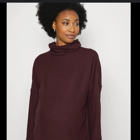 Size small gap maternity cowl dress in purple - Picture 1 of 3